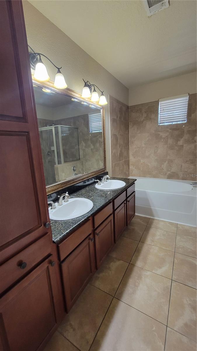 Image 18 of 44 For 914 Charo Parkway 123