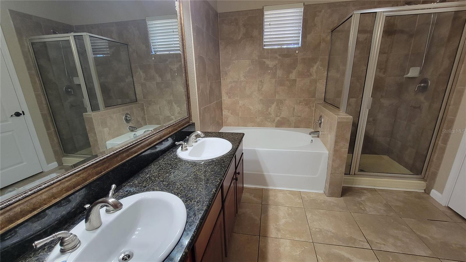 Image 19 of 44 For 914 Charo Parkway 123