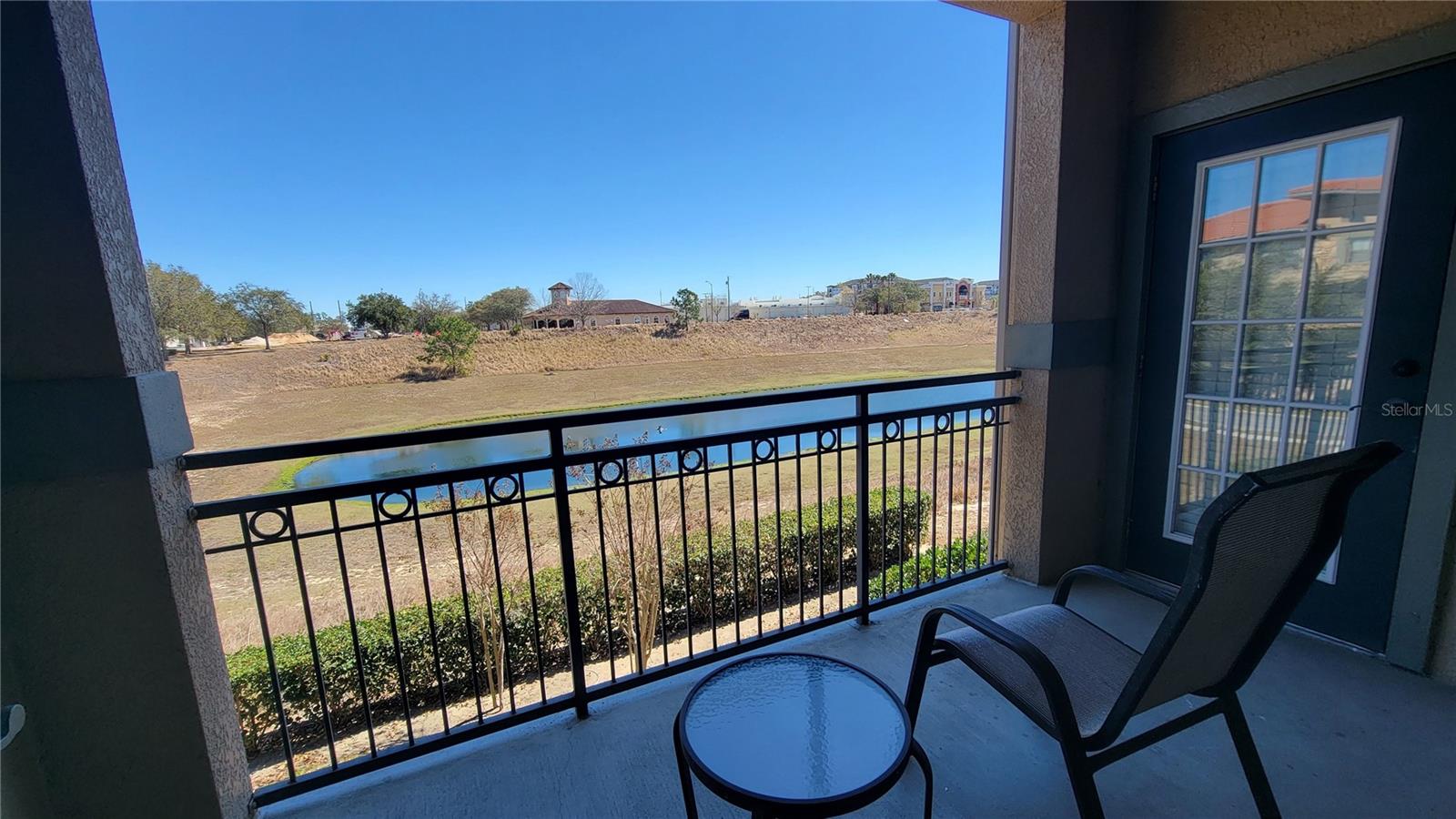 Image 23 of 44 For 914 Charo Parkway 123