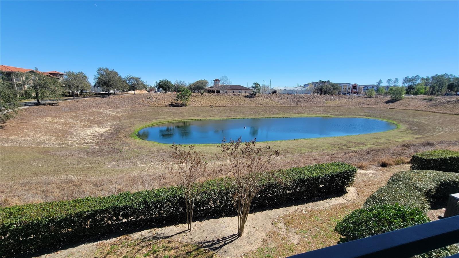 Image 24 of 44 For 914 Charo Parkway 123