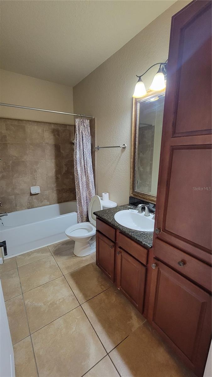 Image 28 of 44 For 914 Charo Parkway 123