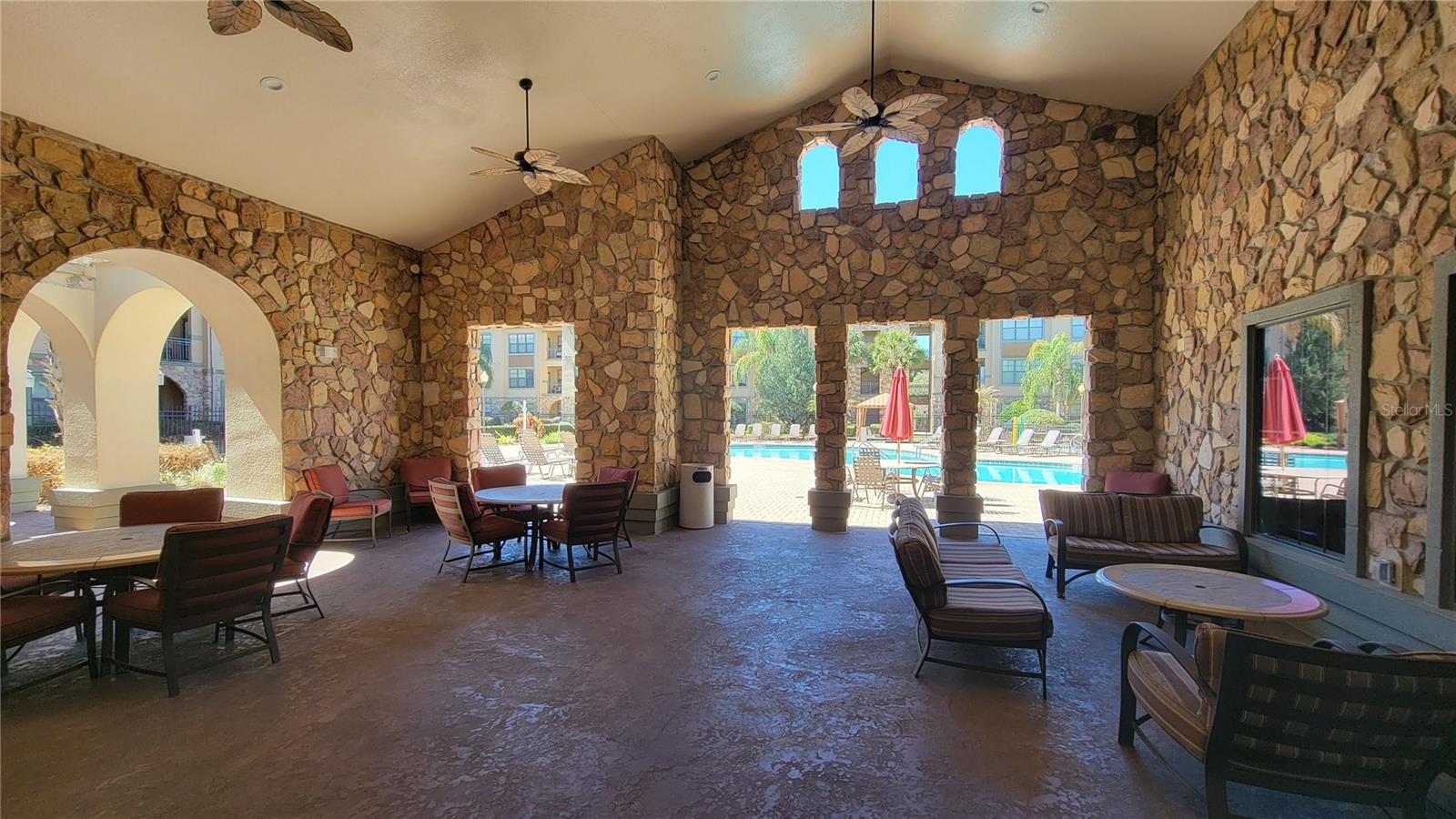 Image 34 of 44 For 914 Charo Parkway 123