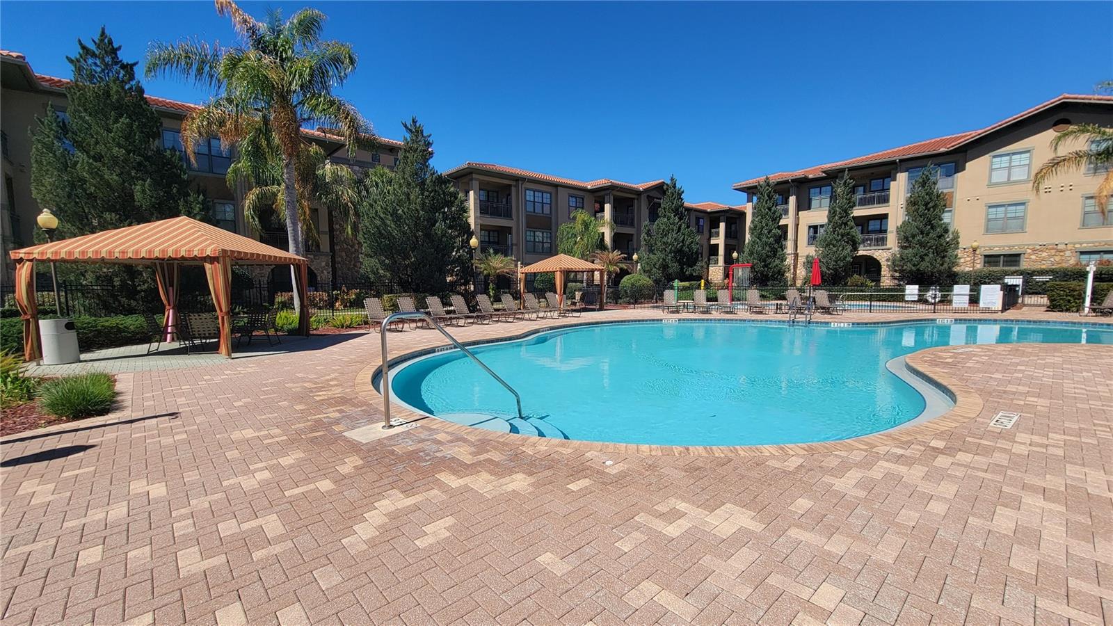 Image 36 of 44 For 914 Charo Parkway 123