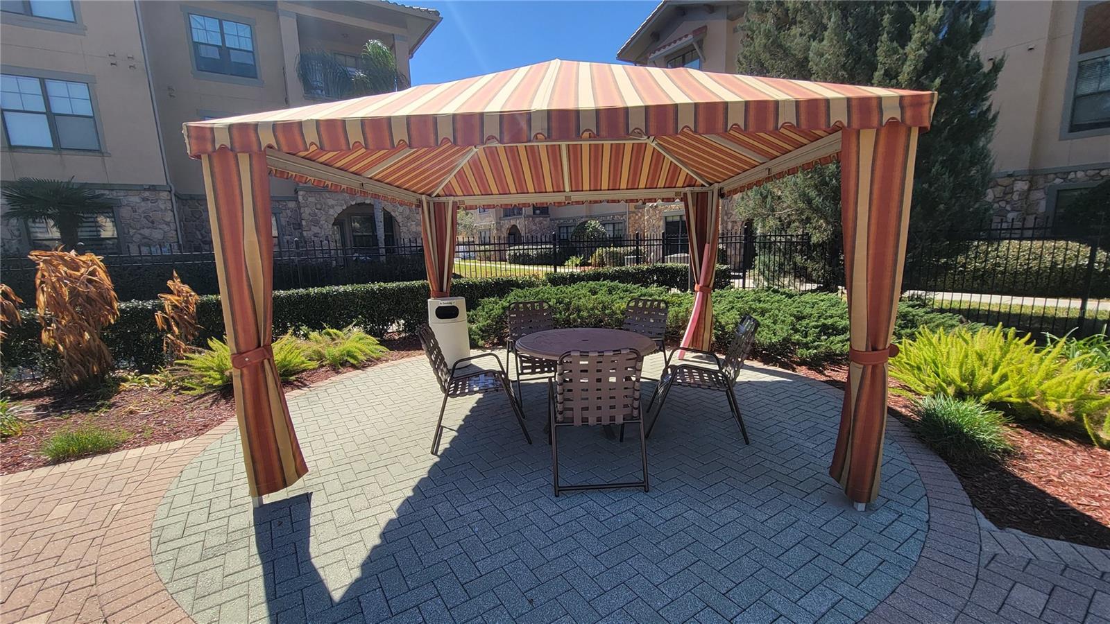 Image 38 of 44 For 914 Charo Parkway 123