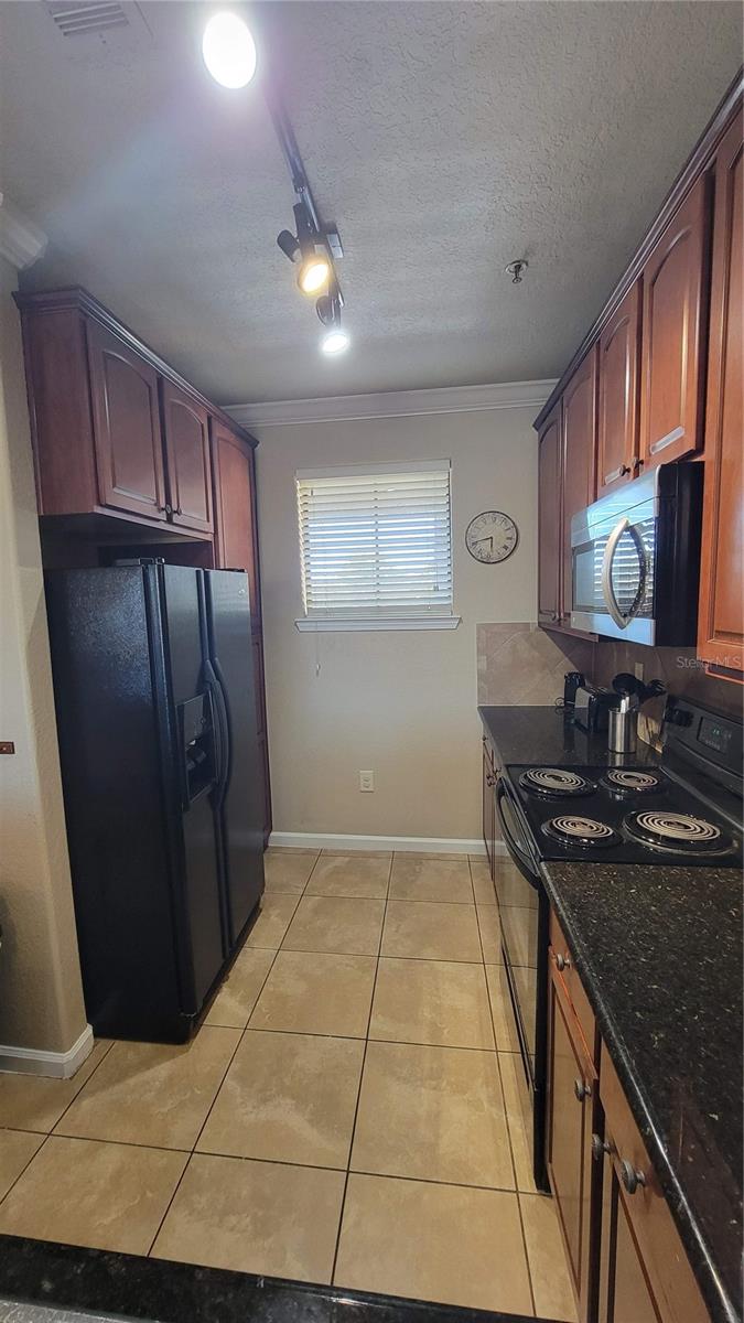 Image 8 of 44 For 914 Charo Parkway 123