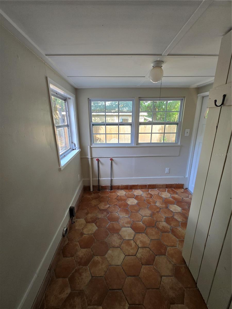 Image 12 of 29 For 717 Illinois Avenue