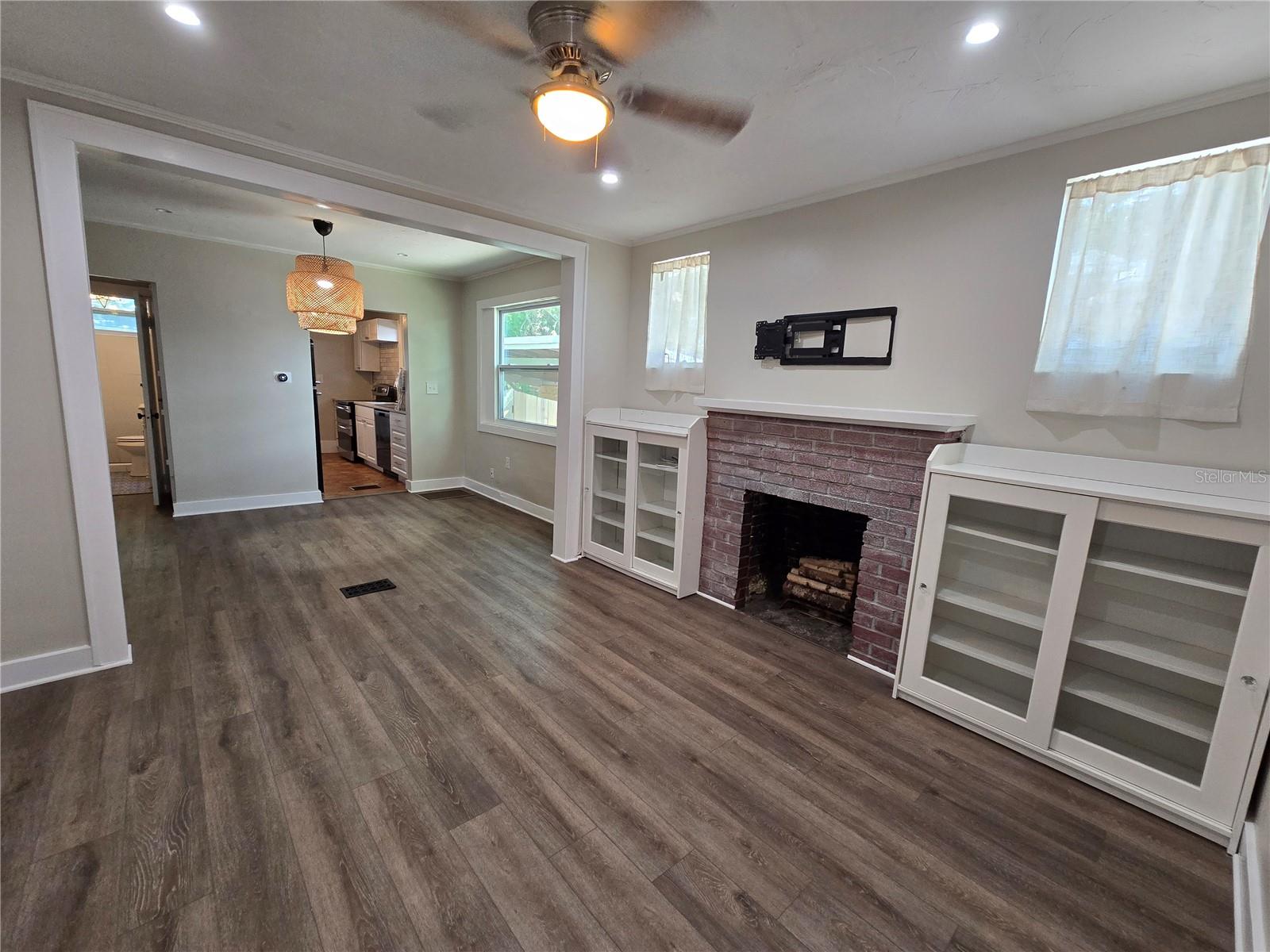 Image 4 of 29 For 717 Illinois Avenue