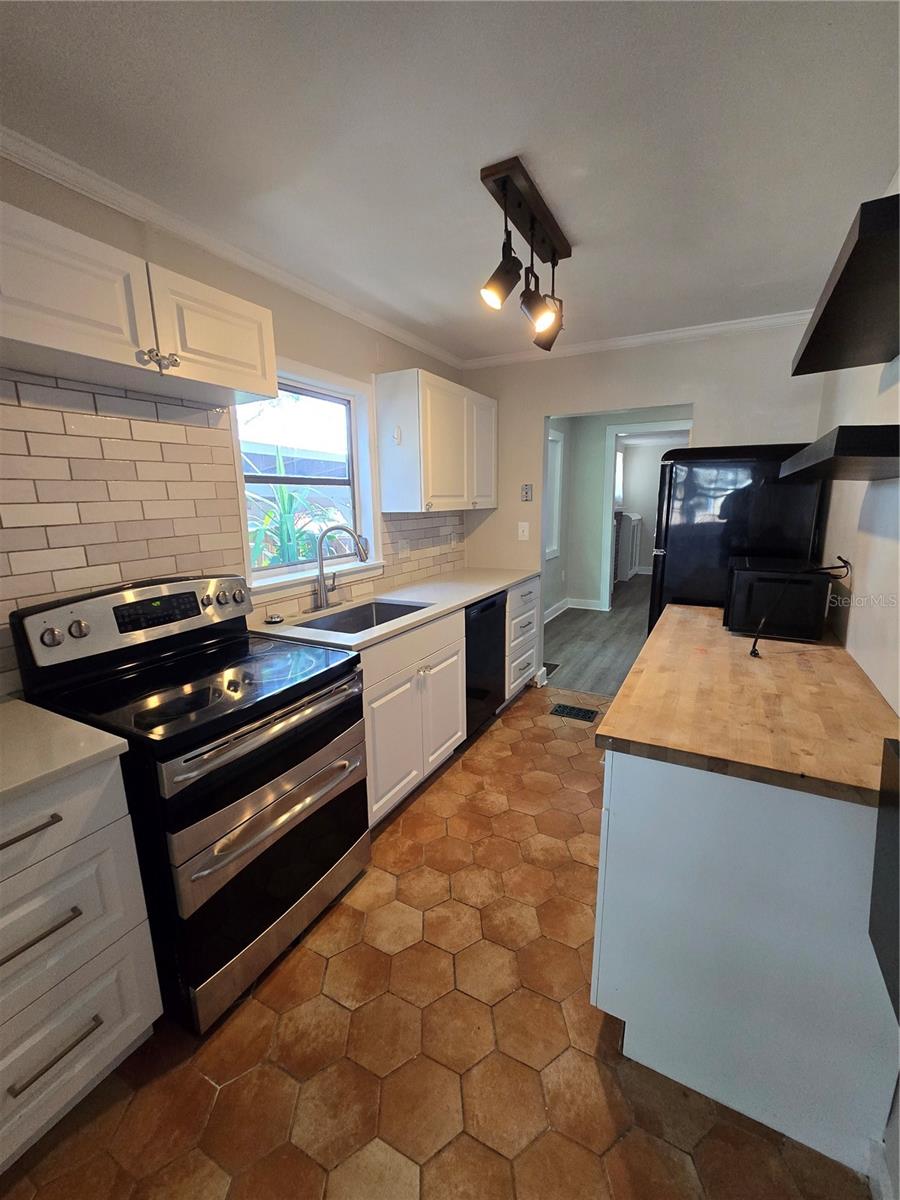 Image 7 of 29 For 717 Illinois Avenue