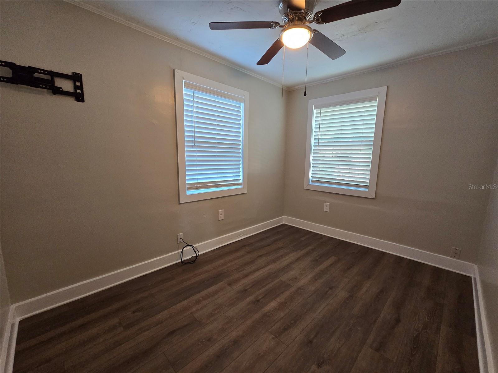 Image 9 of 29 For 717 Illinois Avenue