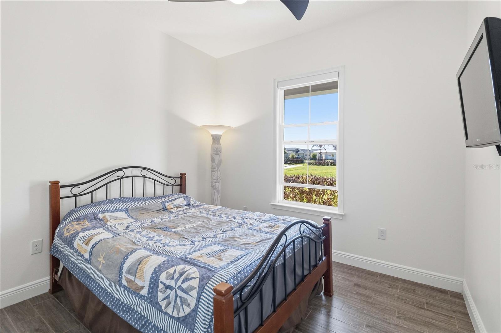 Image 30 of 50 For 2373 Datura Loop