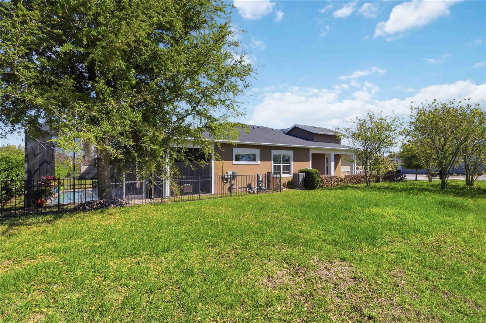 Image 42 of 50 For 2373 Datura Loop