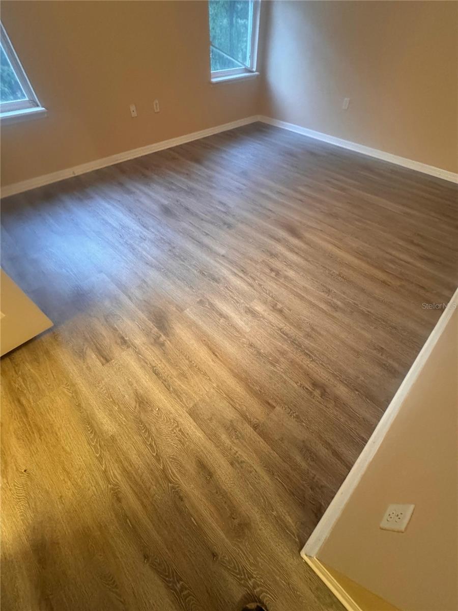 Image 2 of 11 For 1404 Scarlet Oak Loop