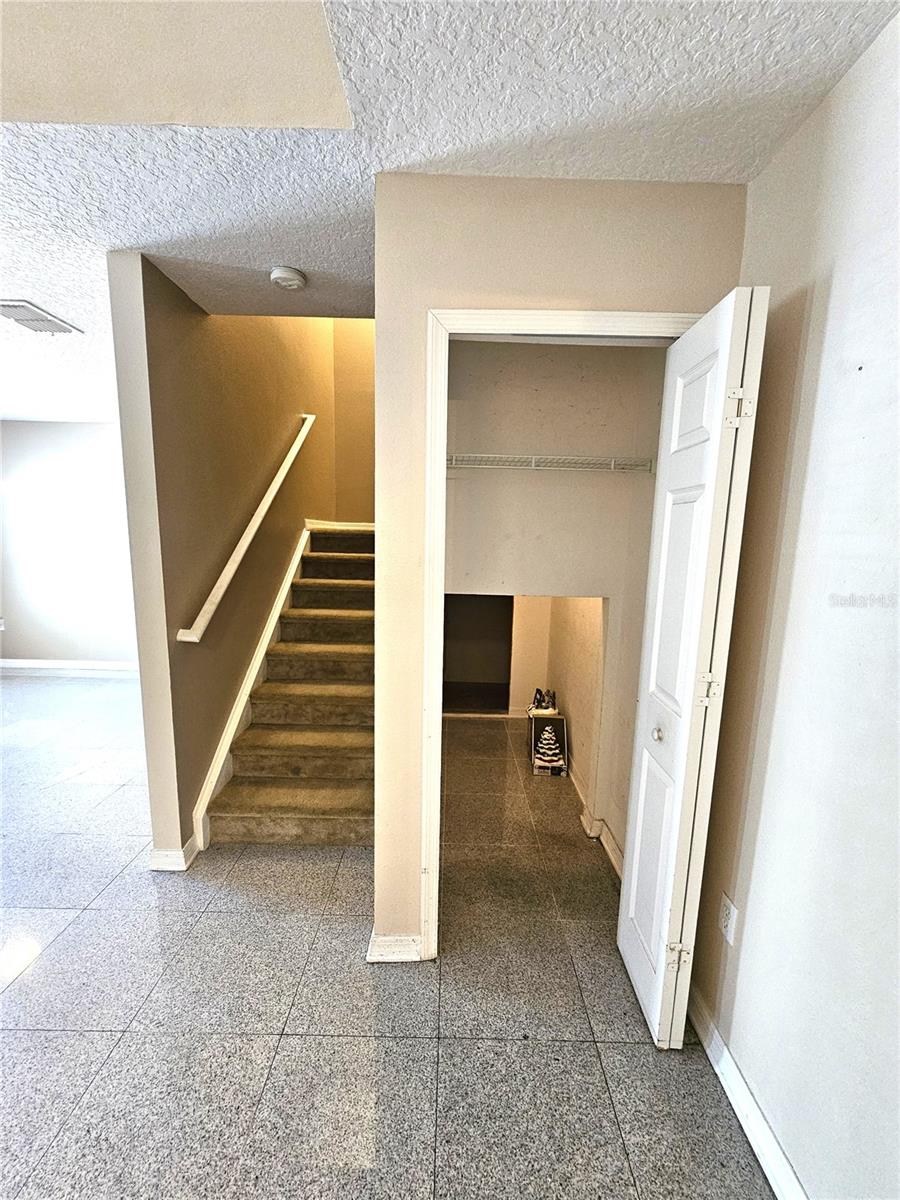 Image 6 of 15 For 551 Stonewall Avenue