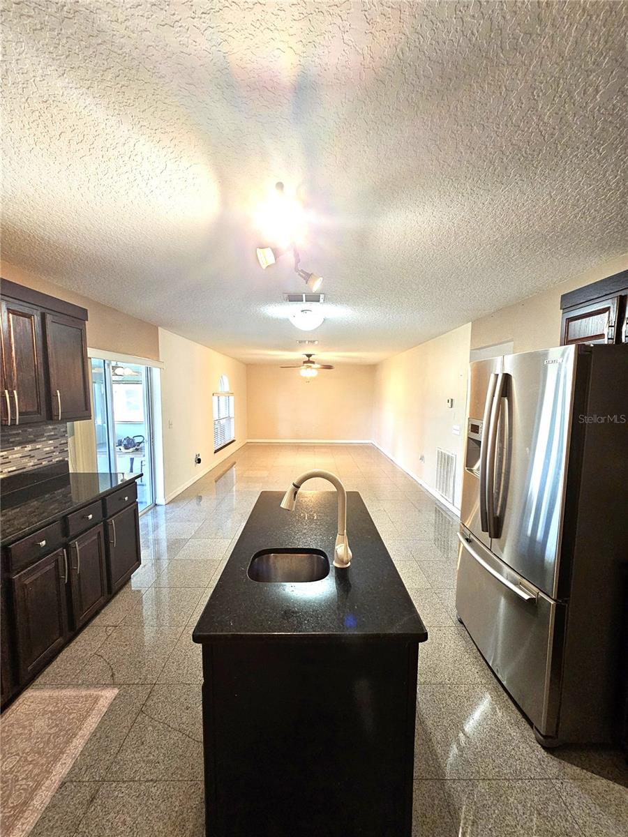 Image 9 of 15 For 551 Stonewall Avenue