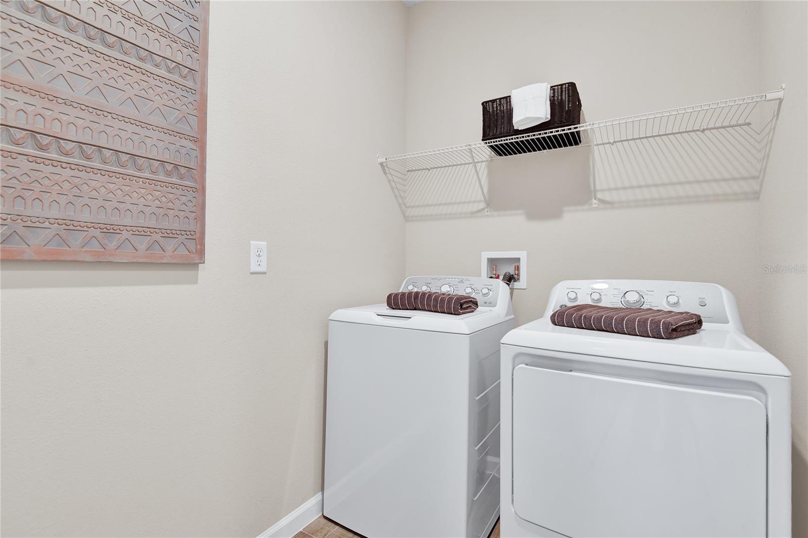 Image 16 of 18 For 1269 Daisy Hill Avenue