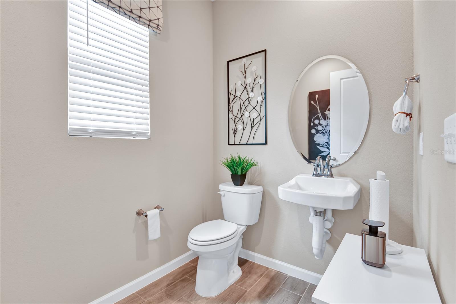 Image 3 of 18 For 1269 Daisy Hill Avenue