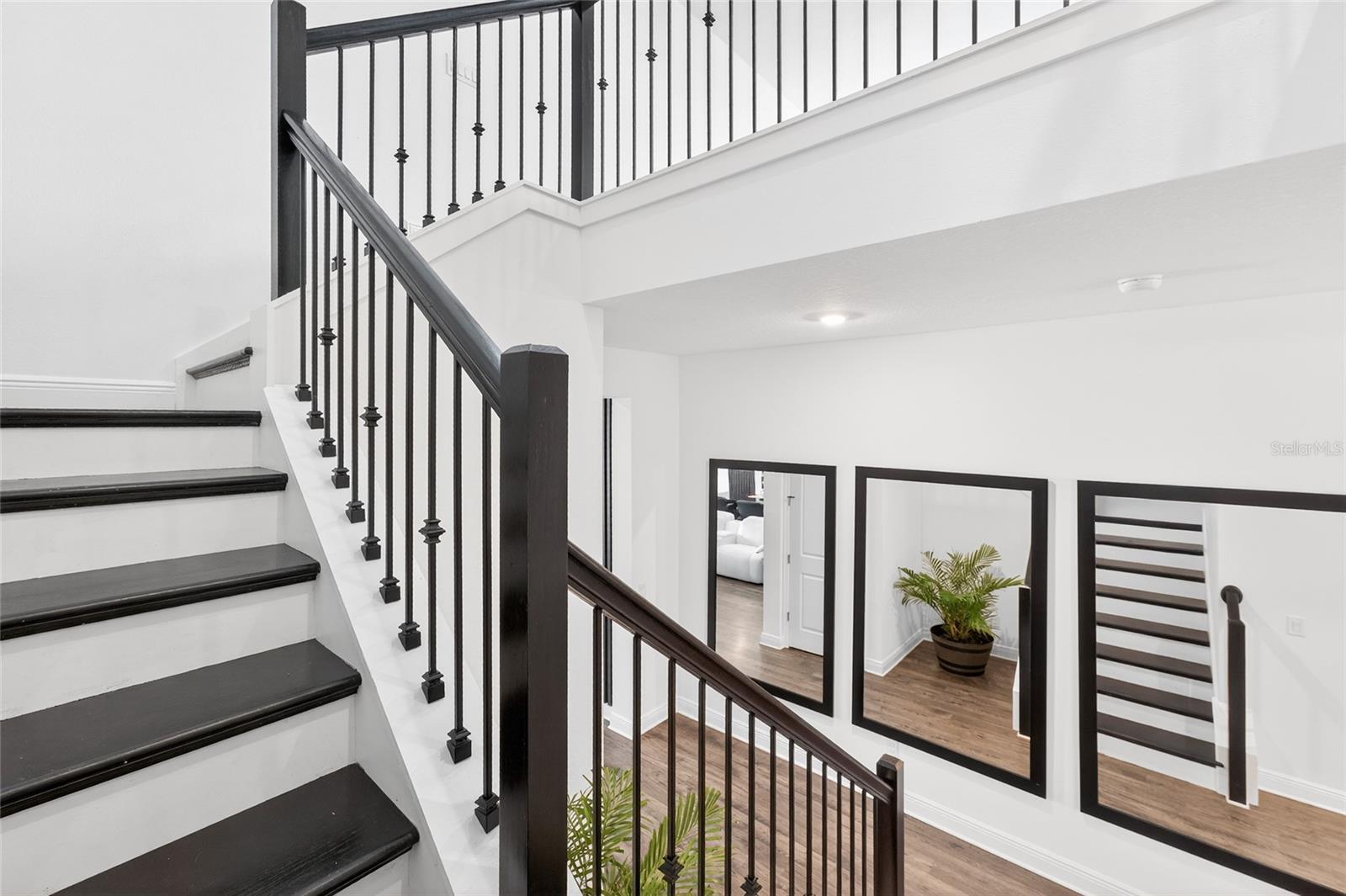 Image 10 of 62 For 19076 Planetree Street