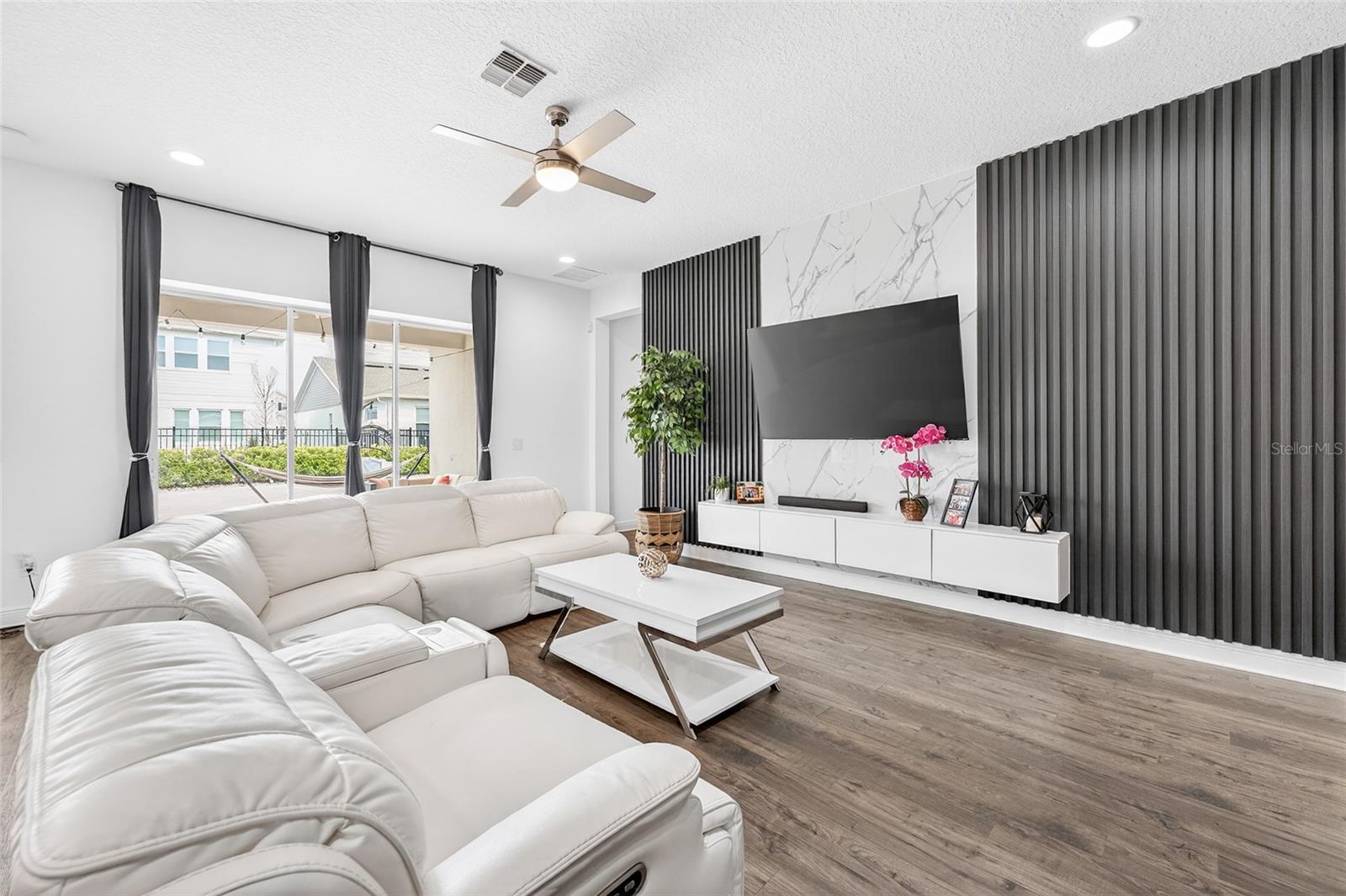 Image 12 of 62 For 19076 Planetree Street