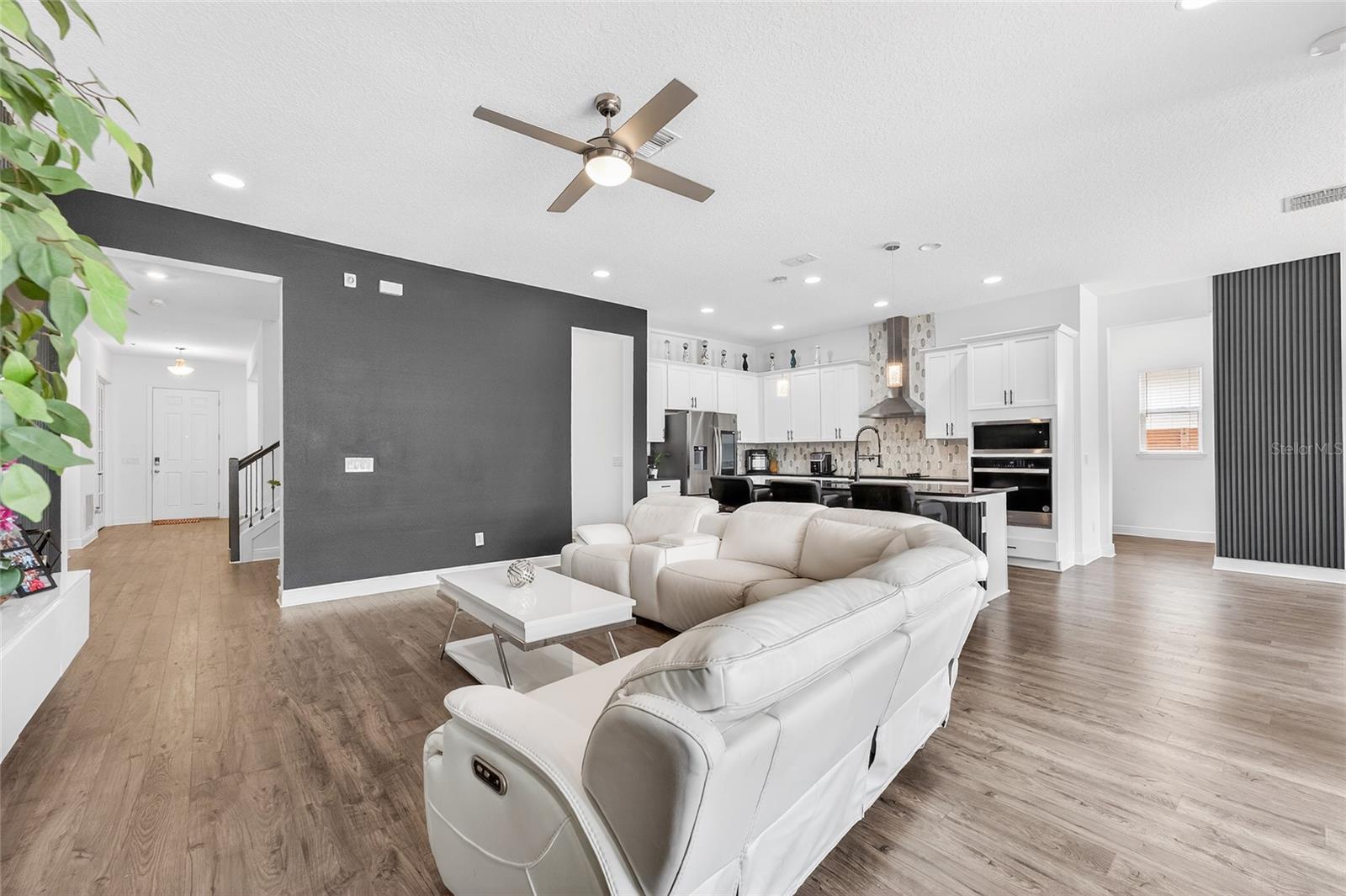 Image 13 of 62 For 19076 Planetree Street