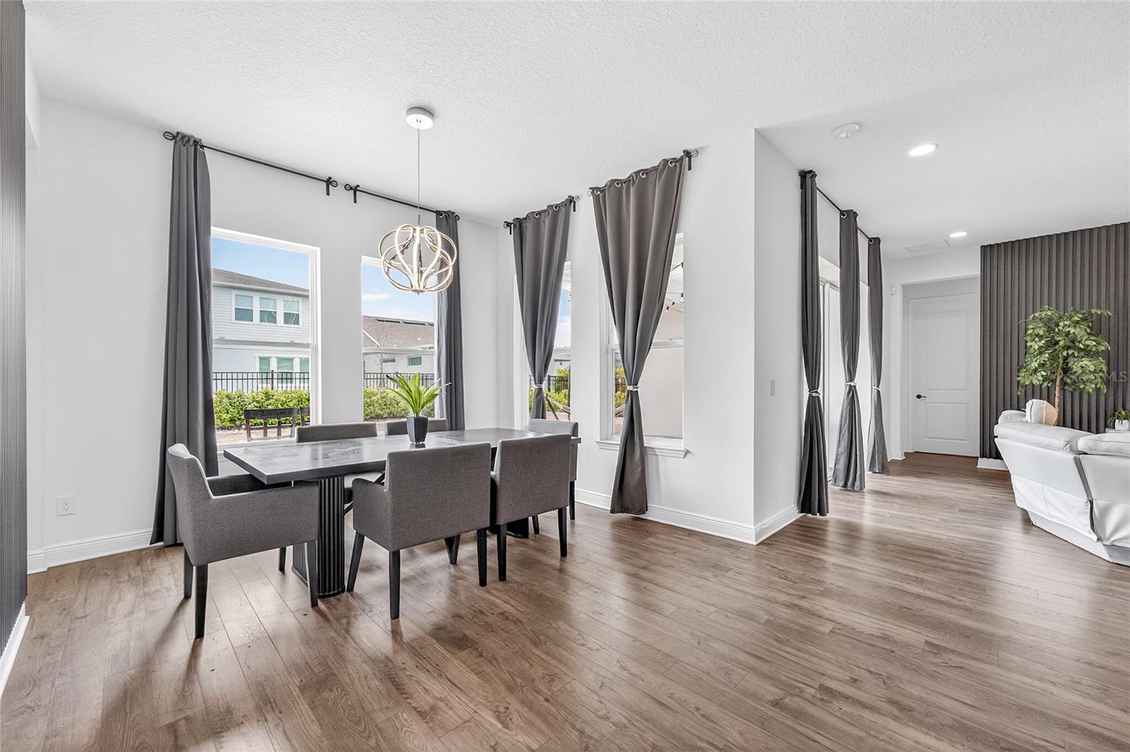 Image 16 of 62 For 19076 Planetree Street