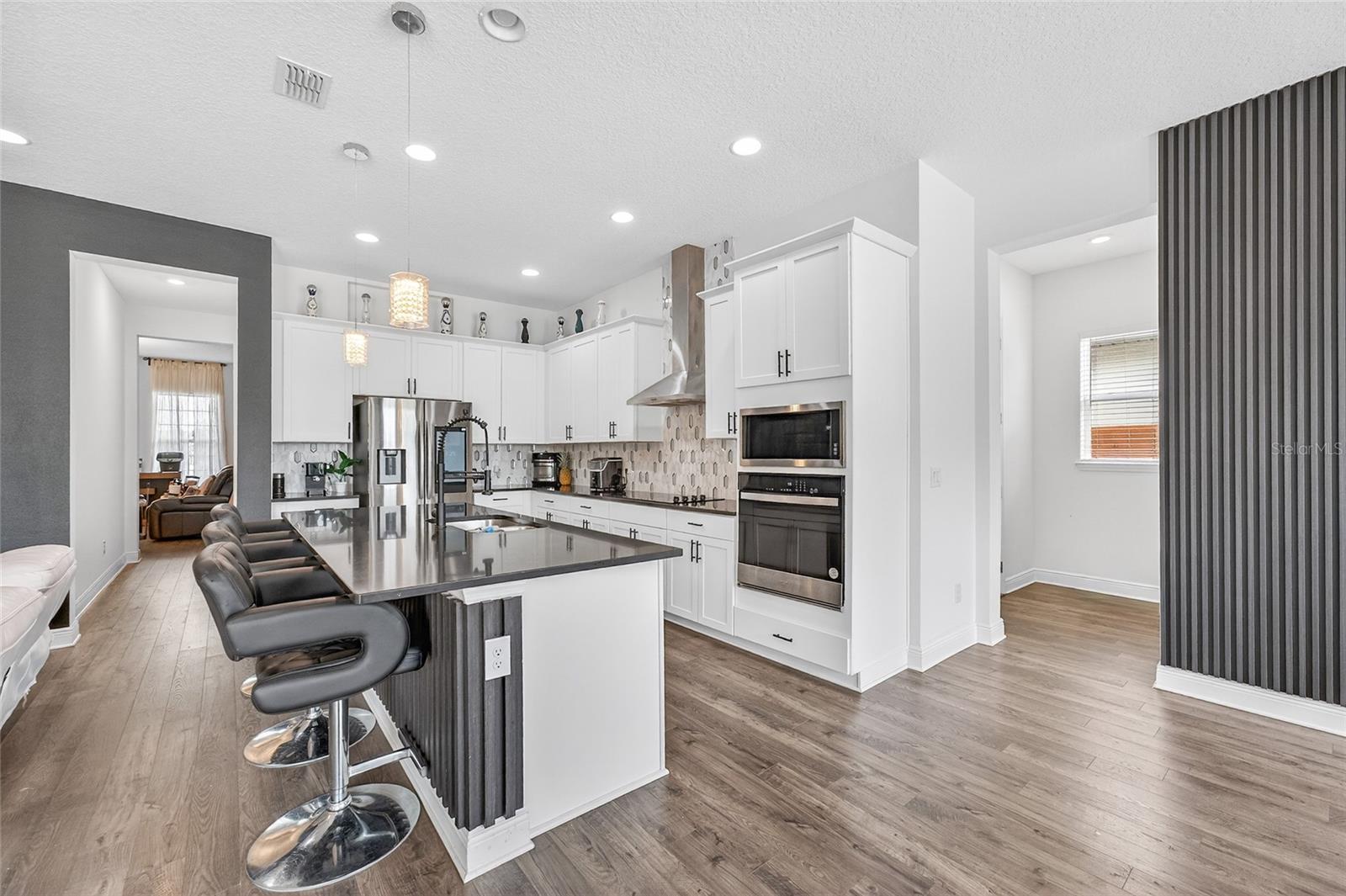 Image 18 of 62 For 19076 Planetree Street