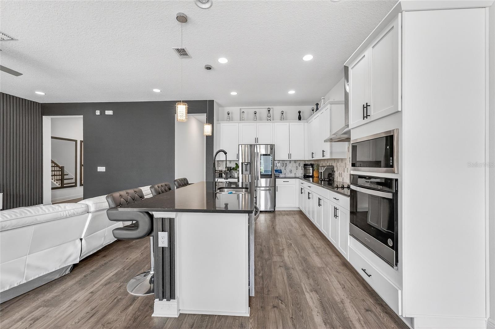 Image 19 of 62 For 19076 Planetree Street