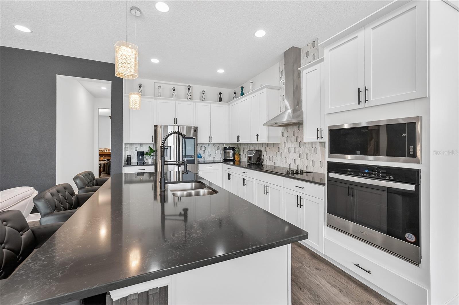 Image 21 of 62 For 19076 Planetree Street