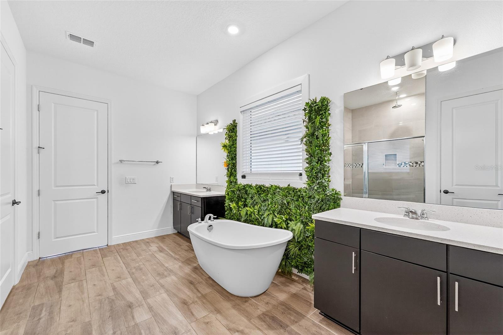 Image 30 of 62 For 19076 Planetree Street