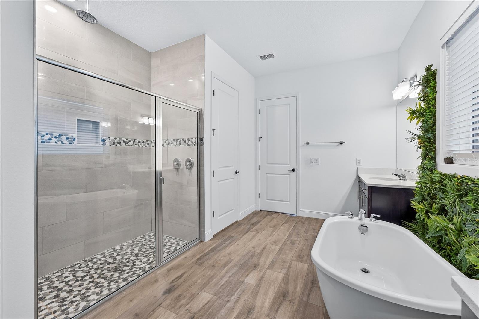 Image 31 of 62 For 19076 Planetree Street