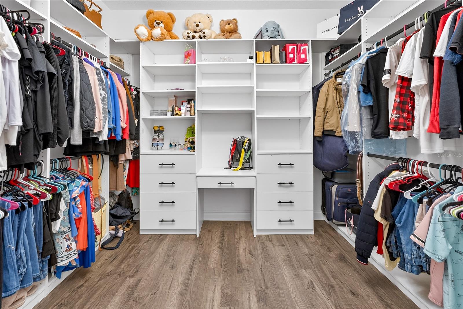 Image 32 of 62 For 19076 Planetree Street