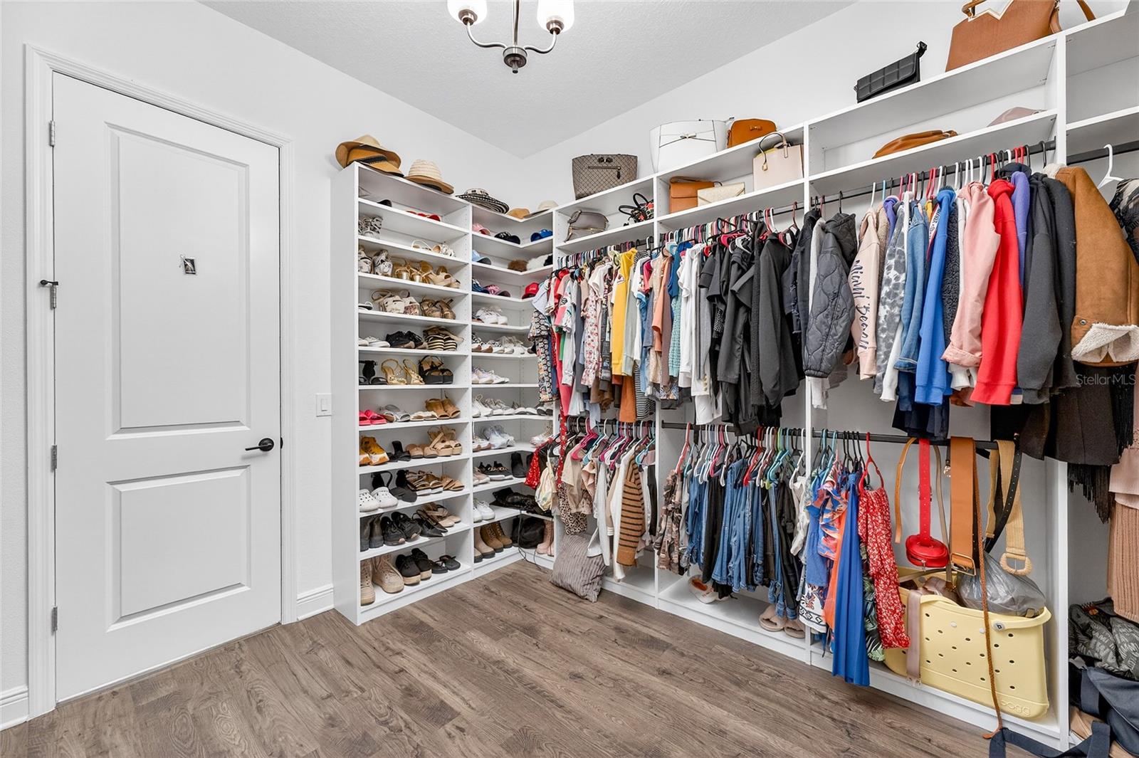 Image 33 of 62 For 19076 Planetree Street