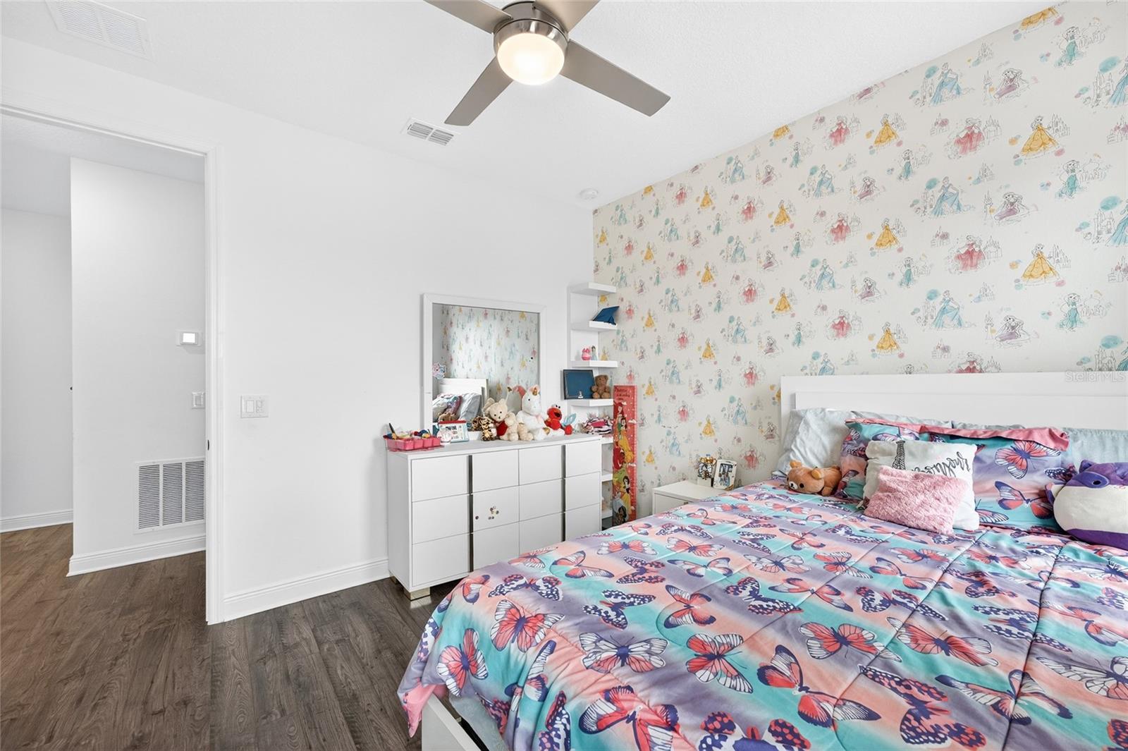 Image 35 of 62 For 19076 Planetree Street