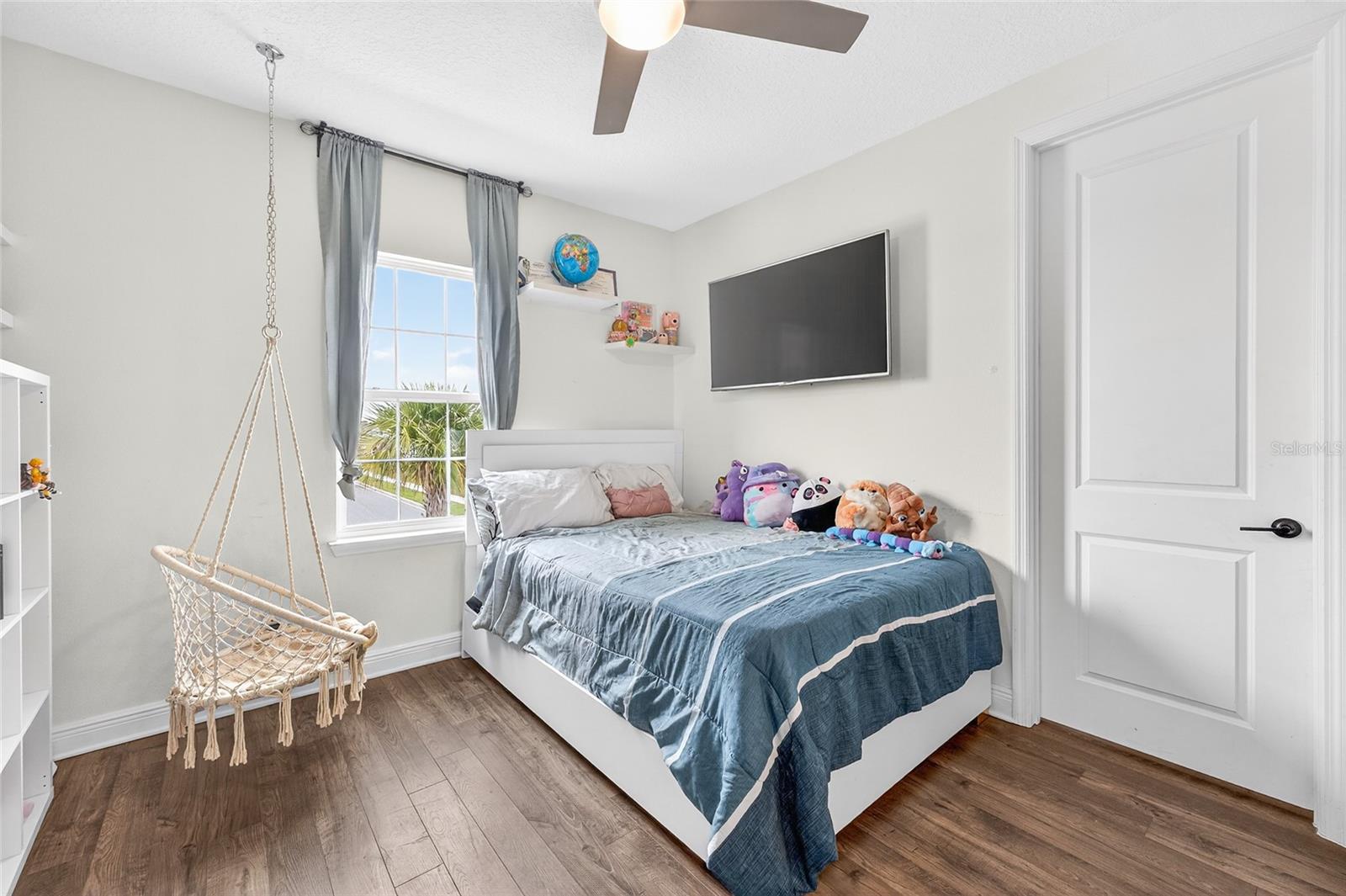 Image 36 of 62 For 19076 Planetree Street