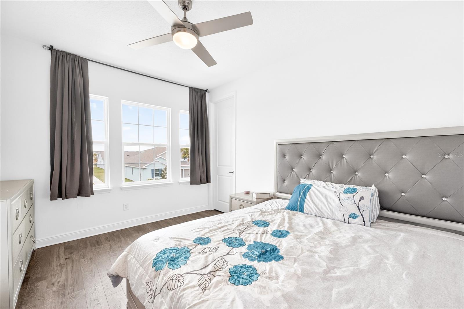 Image 39 of 62 For 19076 Planetree Street