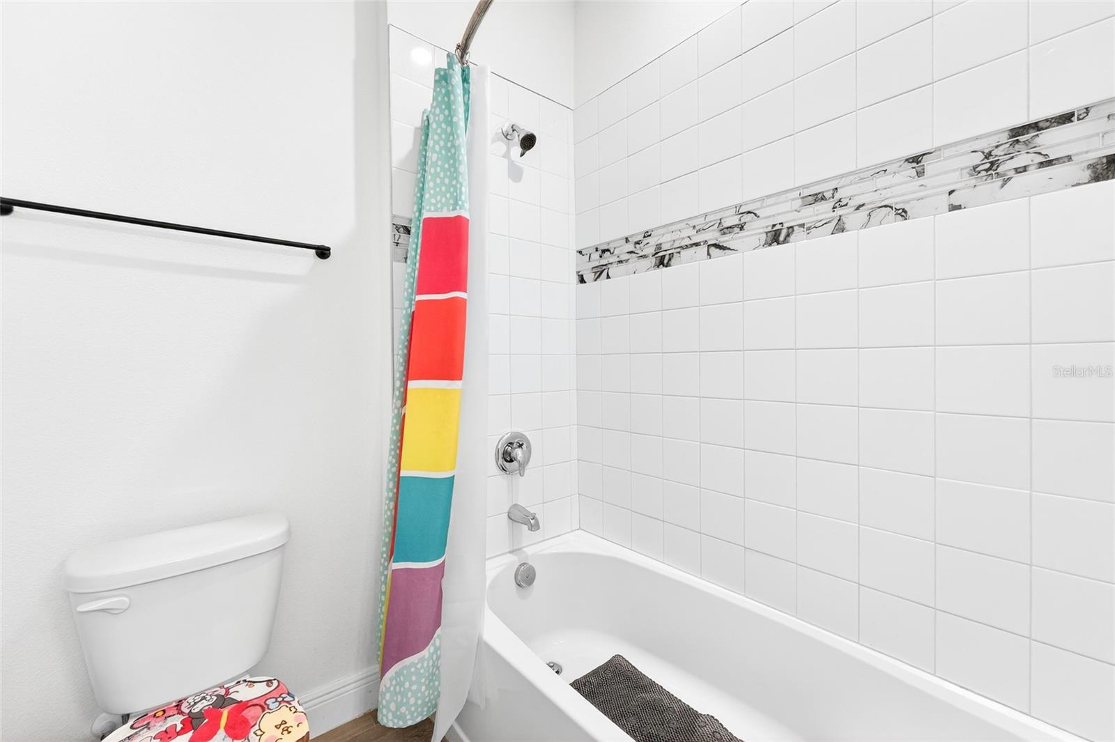 Image 42 of 62 For 19076 Planetree Street