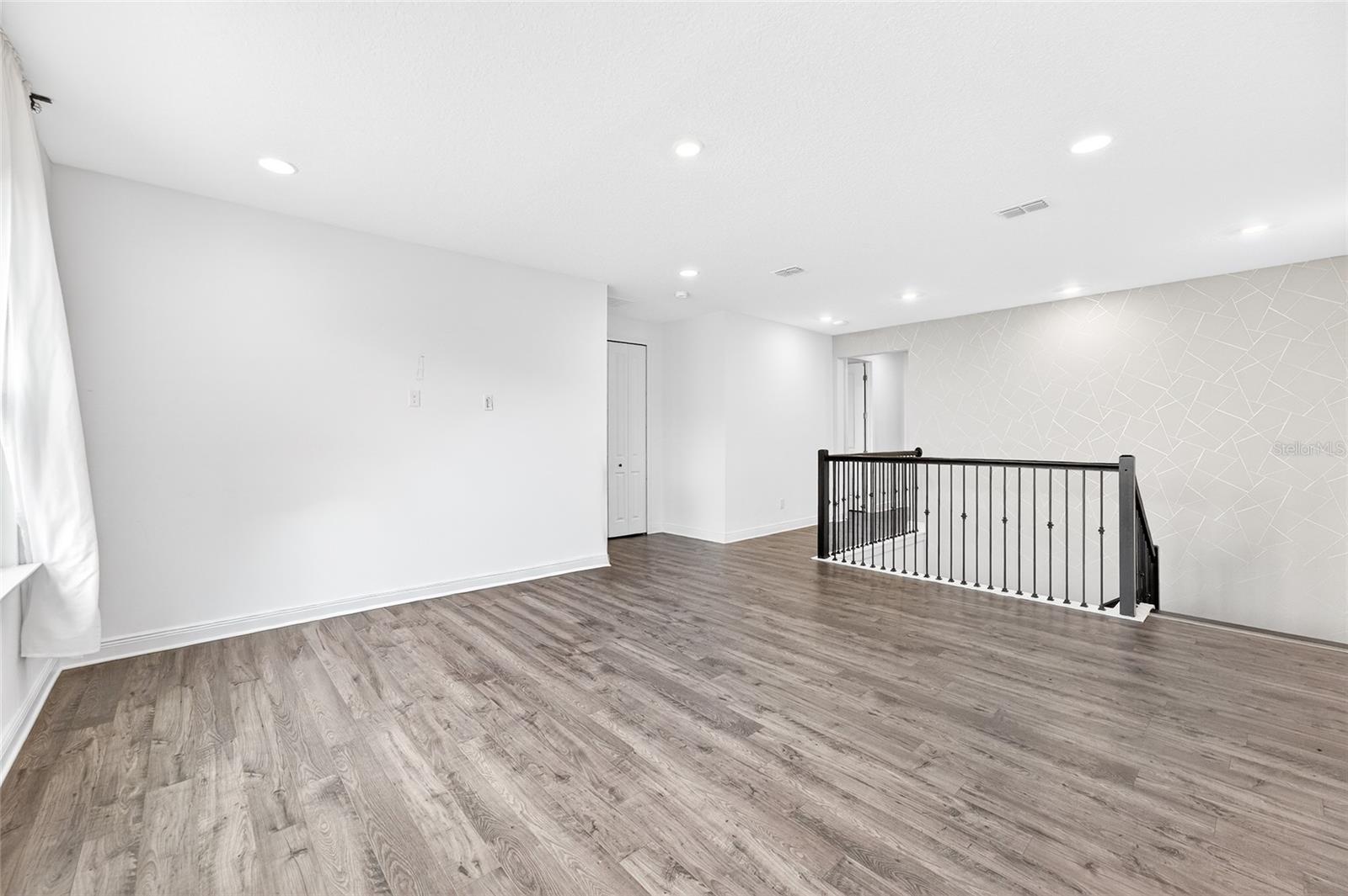 Image 46 of 62 For 19076 Planetree Street