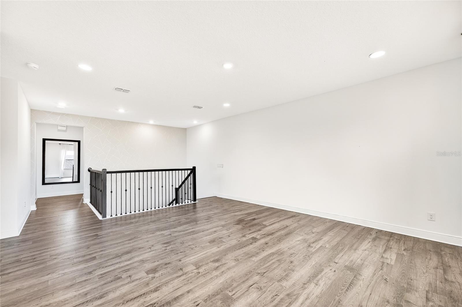 Image 48 of 62 For 19076 Planetree Street