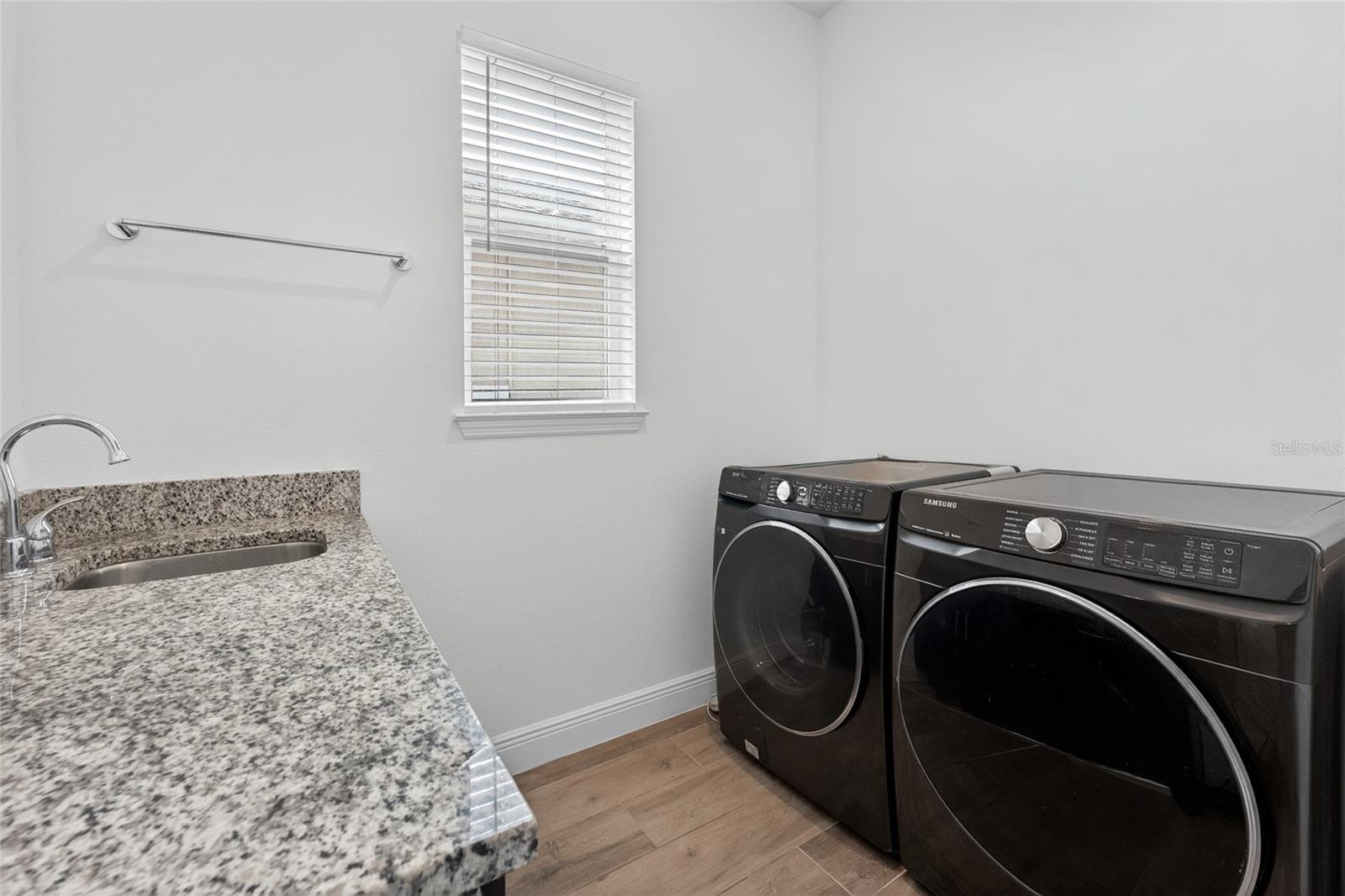 Image 49 of 62 For 19076 Planetree Street