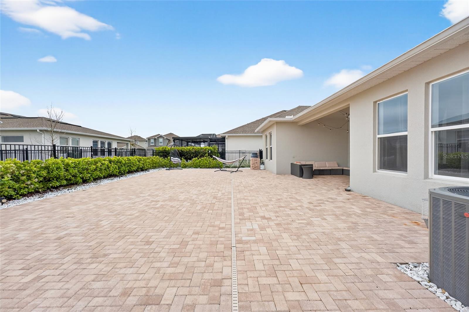 Image 54 of 62 For 19076 Planetree Street