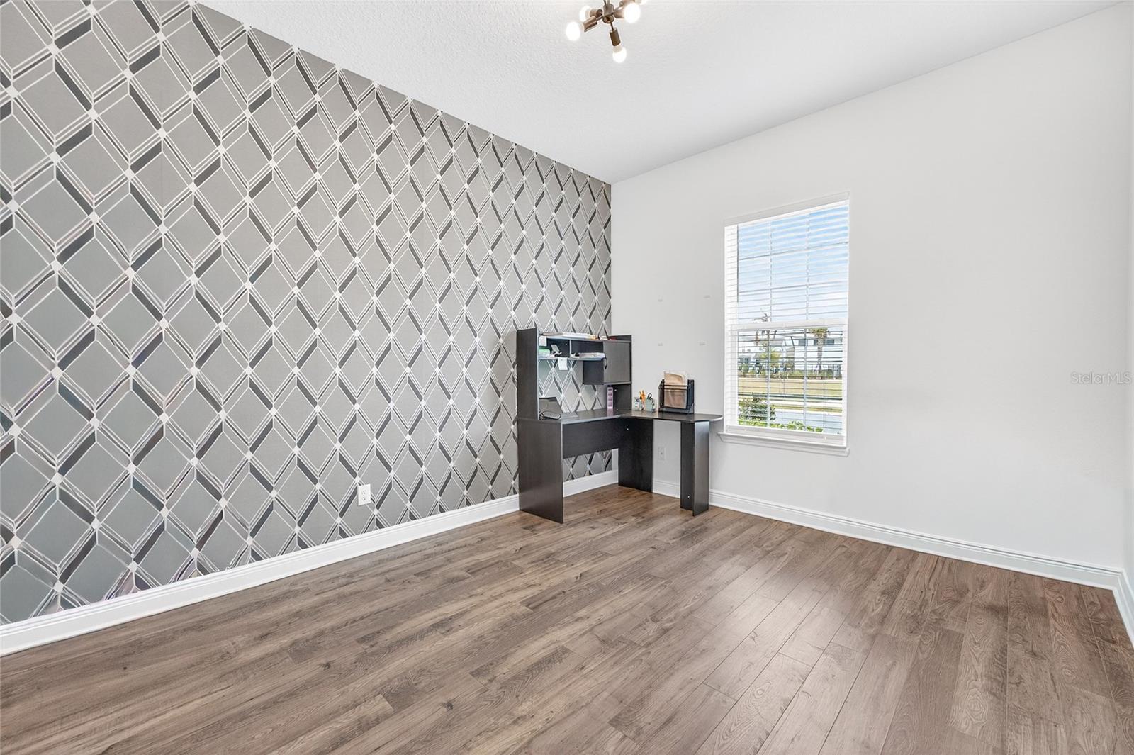 Image 7 of 62 For 19076 Planetree Street