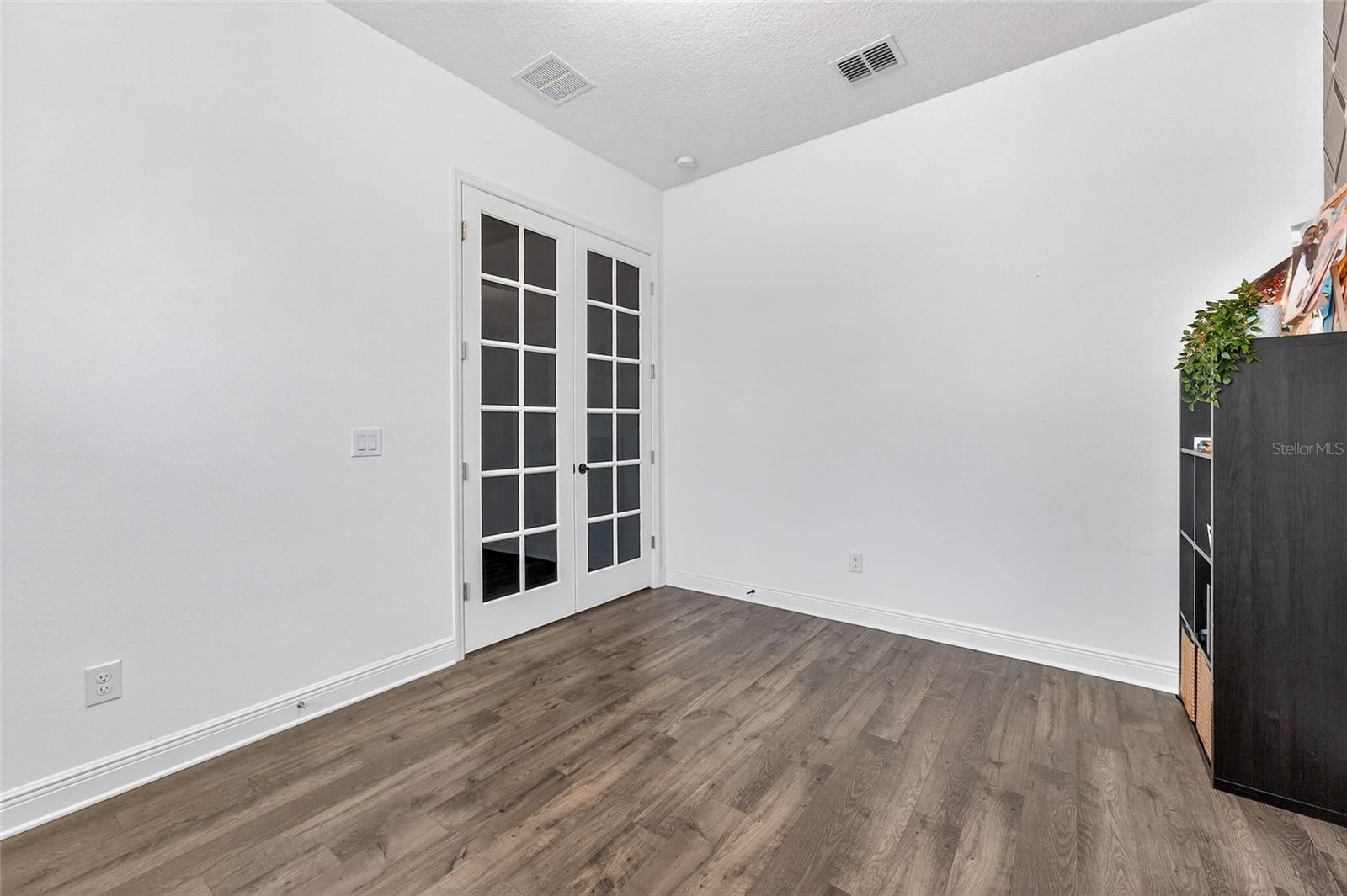 Image 8 of 62 For 19076 Planetree Street