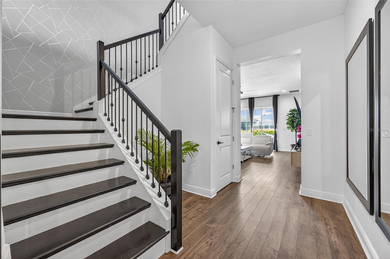 Image 9 of 62 For 19076 Planetree Street