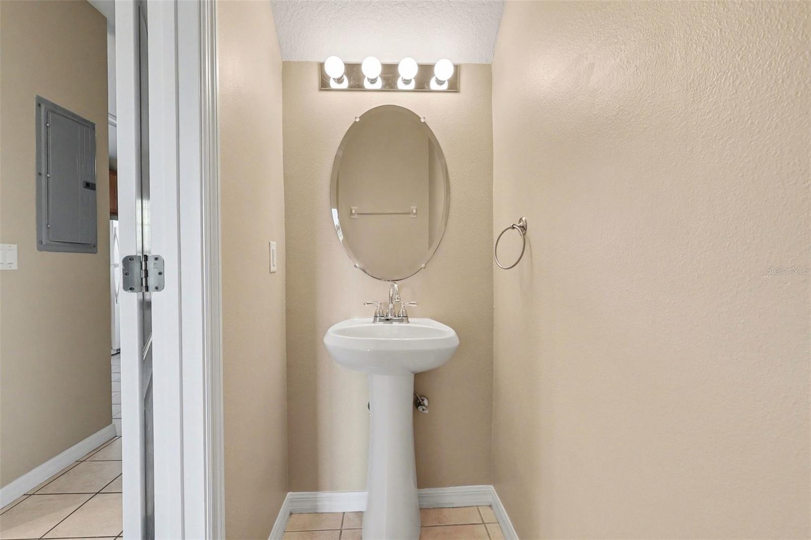 Image 16 of 24 For 948 Chelsea Drive