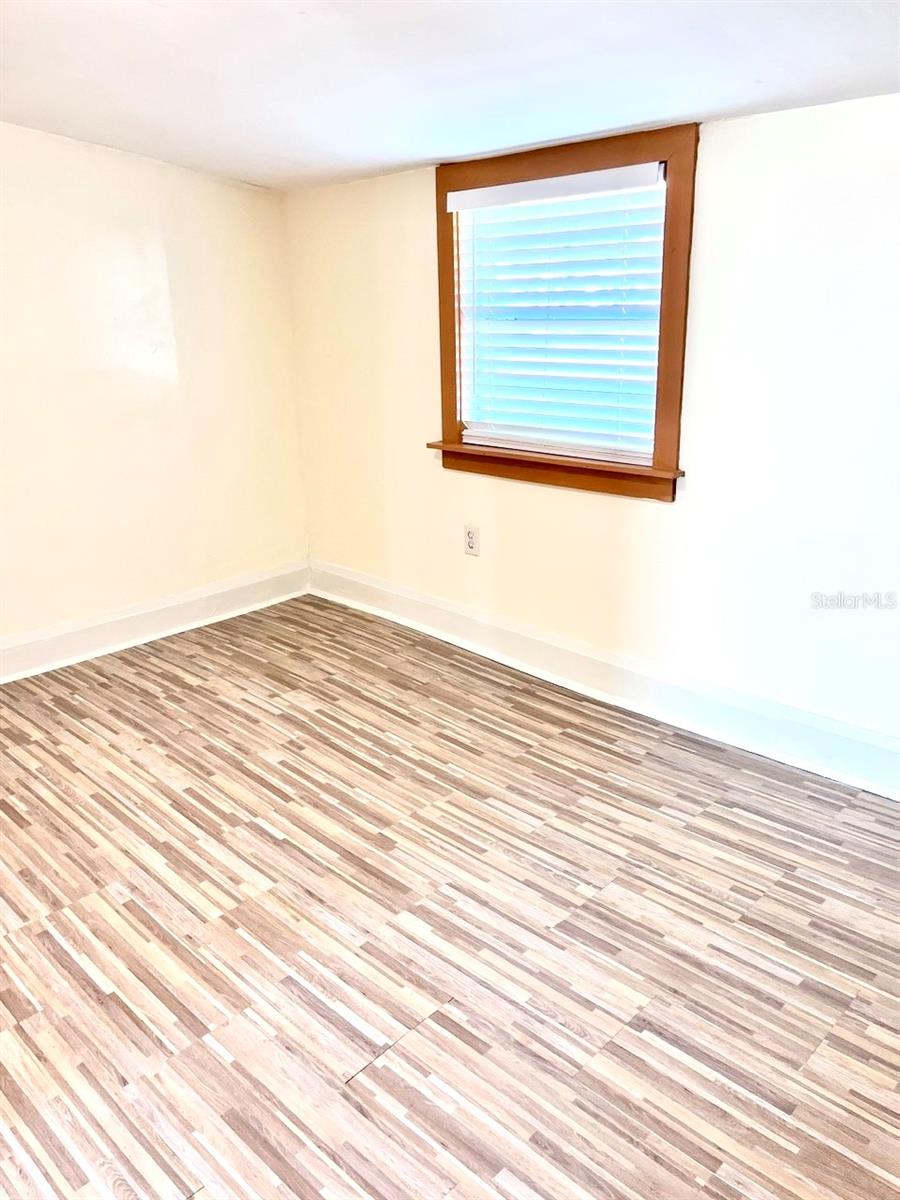 Image 17 of 25 For 333 Weaver Avenue