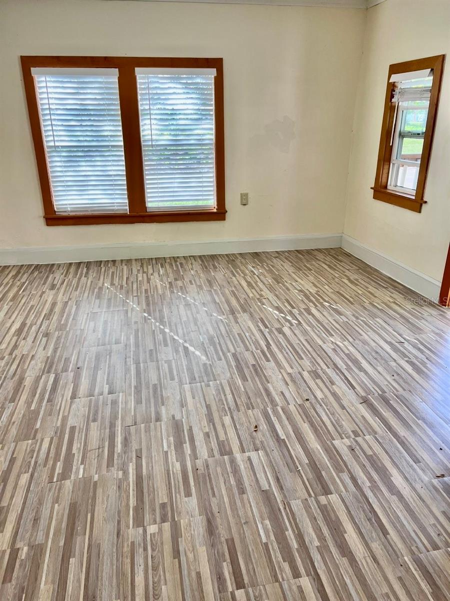 Image 22 of 25 For 333 Weaver Avenue