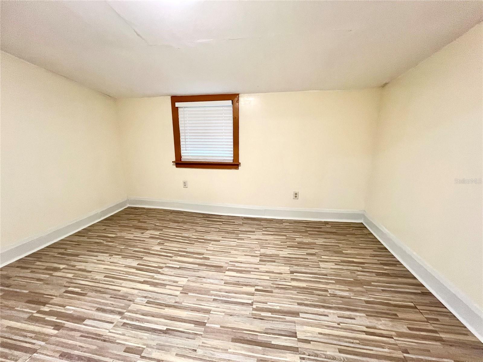 Image 4 of 25 For 333 Weaver Avenue