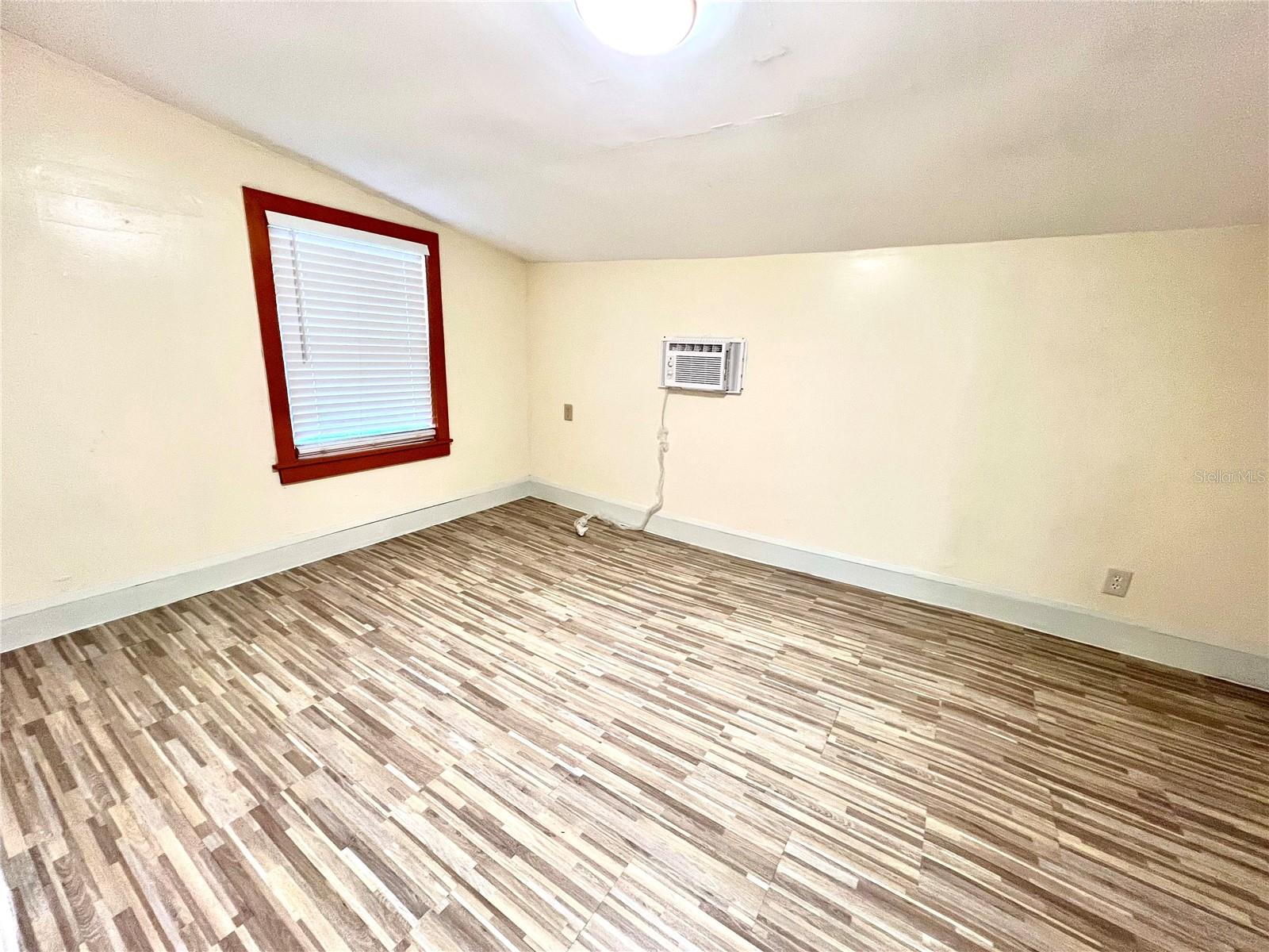 Image 5 of 25 For 333 Weaver Avenue