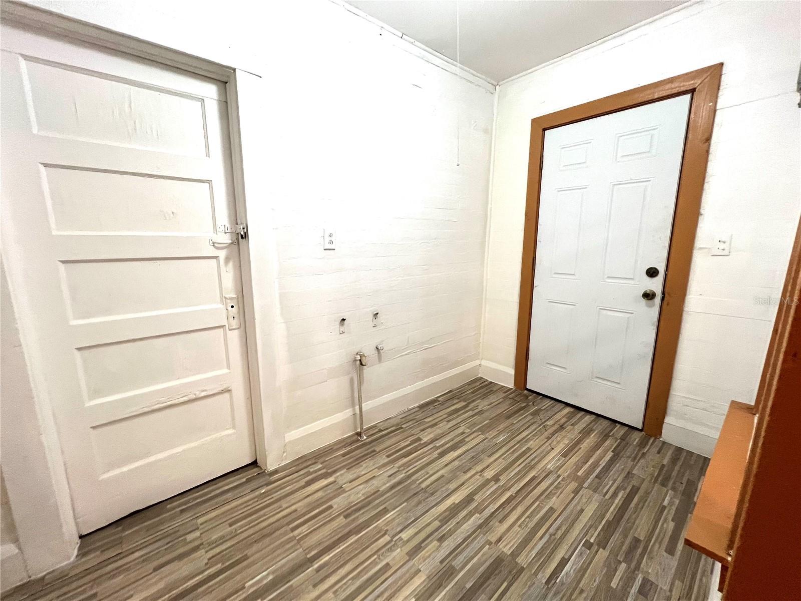 Image 6 of 25 For 333 Weaver Avenue