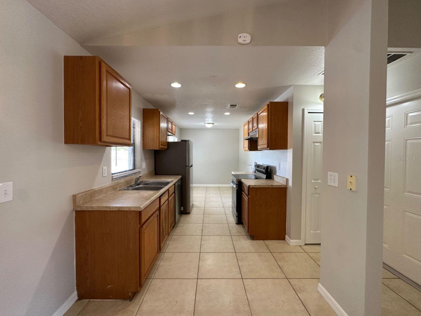 Image 16 of 31 For 661 Delmonte Court