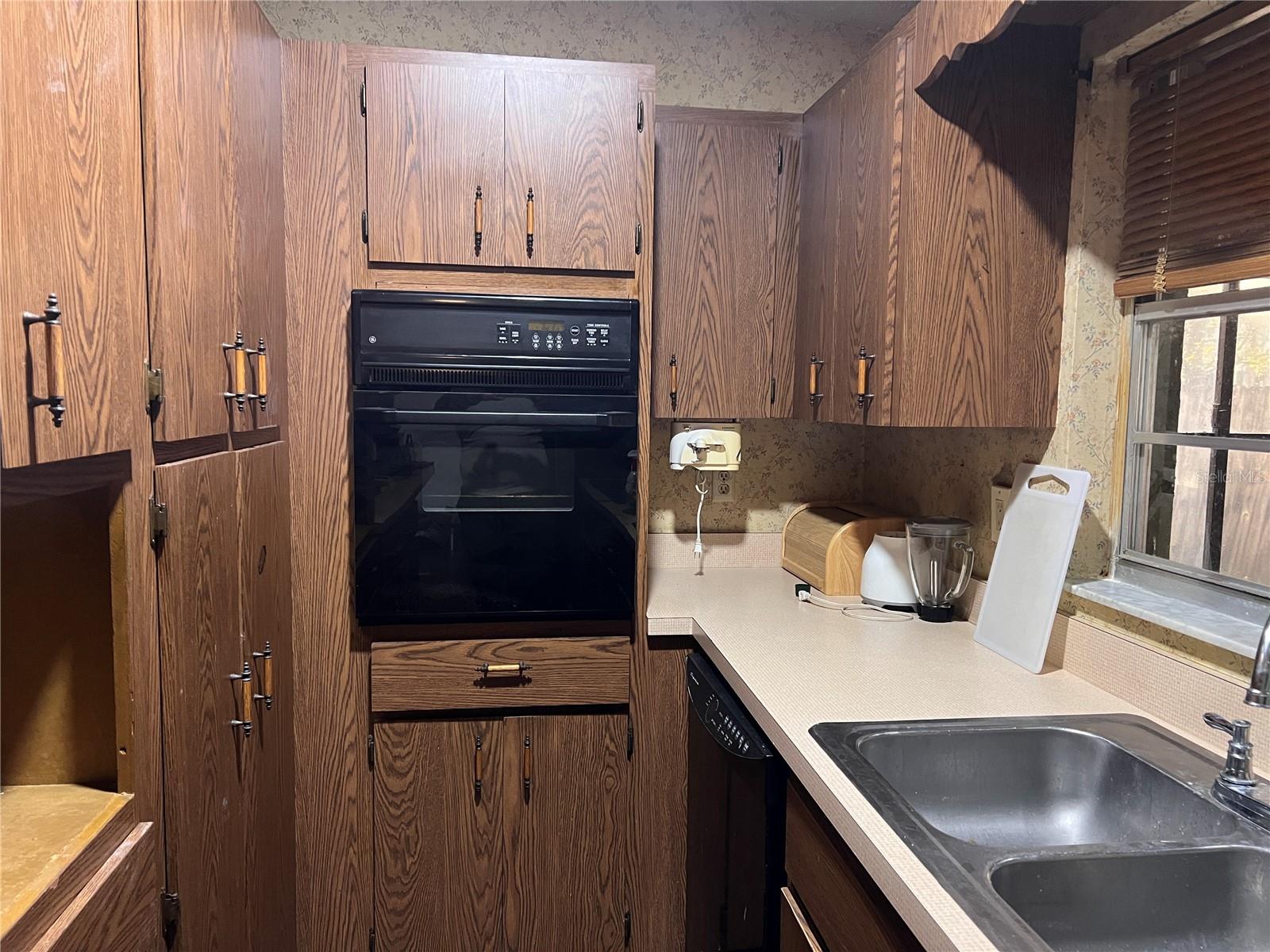 Image 3 of 7 For 727 Wyoming  